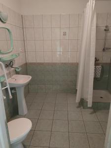 Vonios kambarys apgyvendinimo įstaigoje Wycześniak