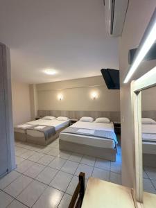 Posteľ alebo postele v izbe v ubytovaní Hotel Afrodite
