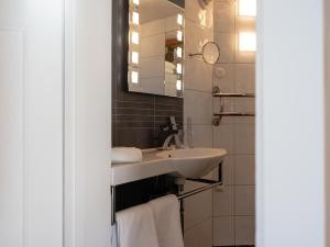 a bathroom with a sink and a mirror at Villa Vega in Trosa