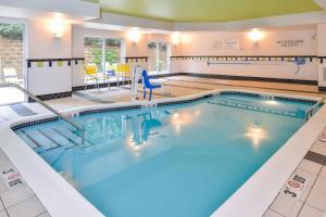 Πισίνα στο ή κοντά στο Fairfield Inn and Suites by Marriott Asheboro