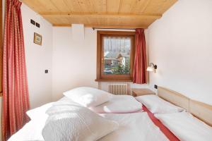 A bed or beds in a room at Baita Truzz appartamento Valle