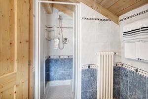 A bathroom at Baita Truzz appartamento Valle