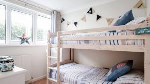a bunk bed room with two bunk beds at Treetops in Salcombe