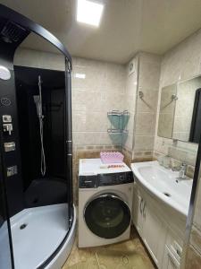 Ένα μπάνιο στο Comfortable apartments complex at Nova Garden near Disney Land