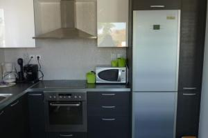 Η κουζίνα ή μικρή κουζίνα στο Vourkari house