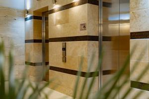 Ένα μπάνιο στο Next Orange Aparthotel OFFICIAL +33 φωτογραφίες