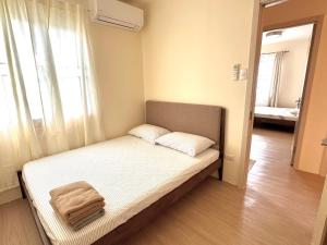 Un pat sau paturi într-o cameră la Relaxing Home in Mansfield Residences