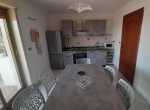 Dapur atau dapur kecil di Fiumefreddo Holiday Home