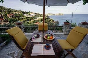 Gallery image of Sonia Rustic Mansion - 5bd 30 Sec Walk To Beach in Áyioi Apóstoloi