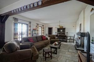 Gallery image of Sonia Rustic Mansion - 5bd 30 Sec Walk To Beach in Áyioi Apóstoloi +46 photos