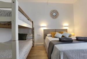 En eller flere senge i et værelse på LEON INMO Apartment Chanel - 15777