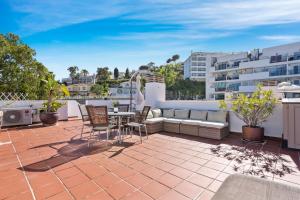 Balkón alebo terasa v ubytovaní Stunning terrace penthouse with pool in La Cala de Mijas by Costarentals - Ref 84