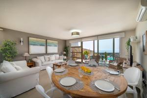 A seating area at VV Vista Oceano by HH - Ocean view with private pool Még 24 kép