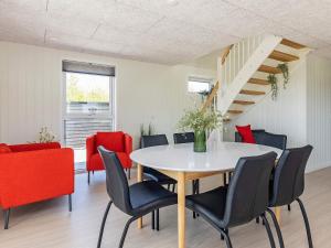 Posezení v ubytování 6 person holiday home in Læsø-By Traum + 33 fotografií