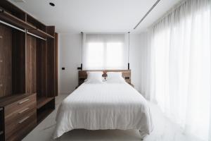 Postel nebo postele na pokoji v ubytování RÍOS SUITES Tudela