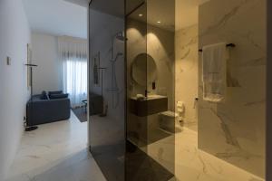Koupelna v ubytování RÍOS SUITES Tudela + 15 fotografií