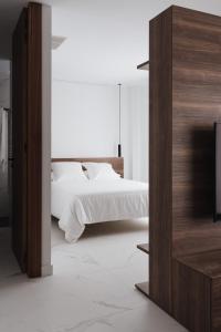 Postel nebo postele na pokoji v ubytování RÍOS SUITES Tudela