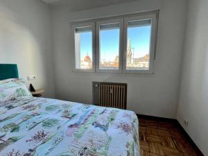 Postel nebo postele na pokoji v ubytování Ático con vistas en el centro