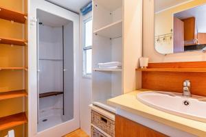 Ένα μπάνιο στο Mobilhome bord de mer Gujan Mestras +19 φωτογραφίες