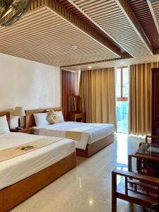 Säng eller sängar i ett rum på Anh Minh Hotel