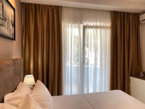 Postel nebo postele na pokoji v ubytování Atrium Deluxe Resort