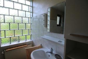 Bilik mandi di Ferienhaus und Bauwagen Kehl
