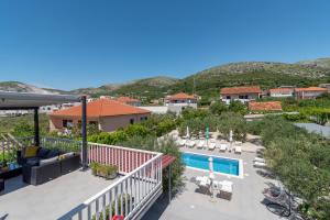 arial view of a villa with a swimming pool at Apartmani Ville Vengo in Trogir