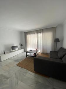 Fotografie z fotogalerie ubytování Rez de jardin en plein cœur de Puerto Banús v destinaci Marbella