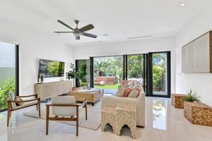 a living room with white walls and a ceiling fan at Luxury OASIS of Las Olas -2 Story home w HOT TUB in Fort Lauderdale