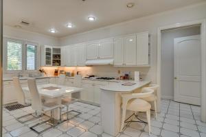 3 Mi to the Strip - Las Vegas Estate with Pool!