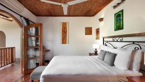 Boutique Hotel Secret Garden Granada客房内的一张或多张床位
