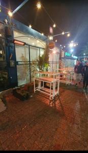 Un restaurante o sitio para comer en king david