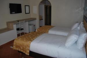Un pat sau paturi într-o cameră la Hotel Al Khaima