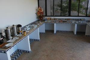 O bucătărie sau chicinetă la Hotel Al Khaima