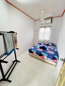 Ένα ή περισσότερα κρεβάτια σε δωμάτιο στο UMINA INN