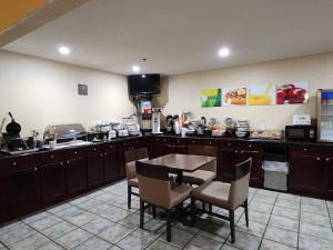 a kitchen with a table and chairs in a room at Quality Inn Wheelersburg in Wheelersburg