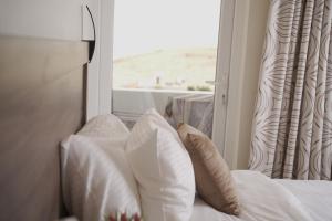 Postel nebo postele na pokoji v ubytování Petra Passion Inn