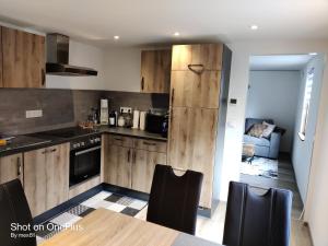 Kuchyň nebo kuchyňský kout v ubytování Ferienwohnung Grete, an der Weinstraße