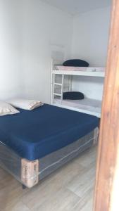Hostel Mar da Vila tesisinde bir ranza yatağı veya ranza yatakları