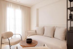 Un lugar para sentarse en Doryssa Theorem Hotel