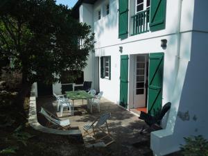 Χώρος καθιστικού στο Etchederra - Hossegor villa années 50 sur terrain pentu et clos située à 300m de l'océan et à environs 500m du centre ville