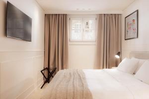 Una cama o camas en una habitación de Doryssa Theorem Hotel