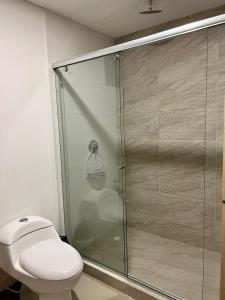 Ванная комната в Apartamento de tres alcobas +15 фотографий