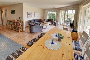 a living room with a wooden table and a couch at fewo1846 - Am Strand - familienfreundliche Wohnung mit 2 Schlafzimmern, Terrasse und Garten in Harrislee