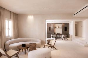 Un lugar para sentarse en Doryssa Theorem Hotel