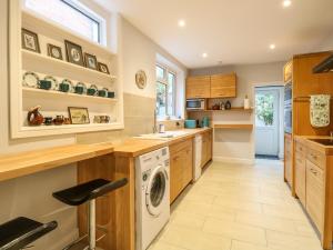 a laundry room with a washer and dryer at Unthank Cottage in Norwich