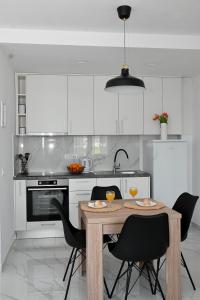 Kuchyň nebo kuchyňský kout v ubytování Golden Neretva apartments