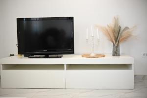 TV a/nebo společenská místnost v ubytování Golden Neretva apartments