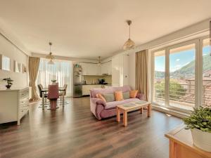 Kuchyň nebo kuchyňský kout v ubytování Central Premium Apartment