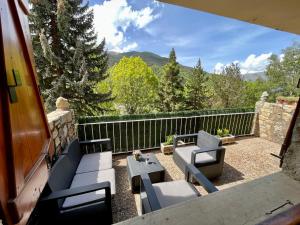 a patio with furniture and a view of mountains at C20 - Alojamiento en Edif. Pirineos Cerler - Villmor in Cerler